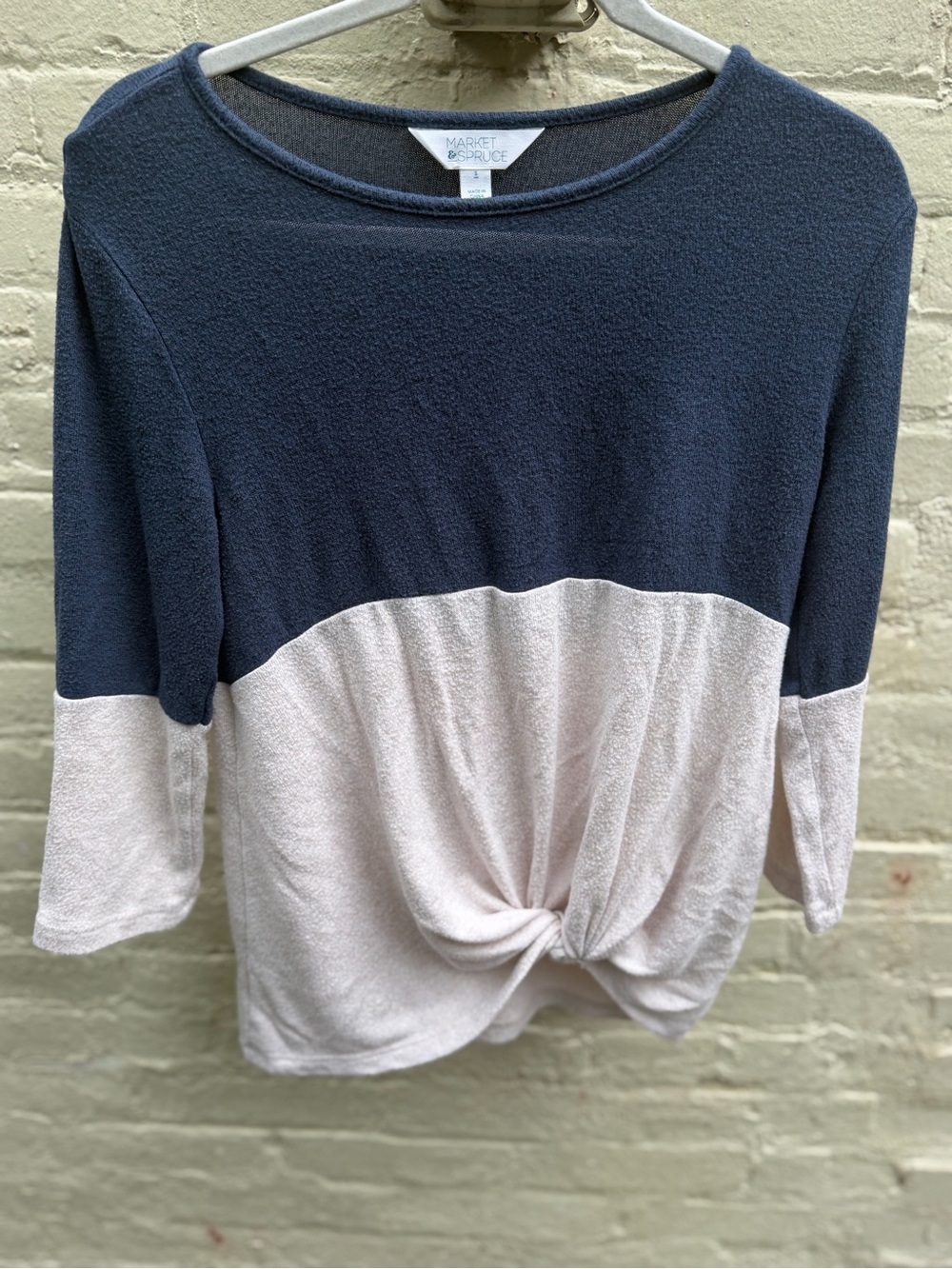Lovely EUC Market & Spruce twist front top - Picture 8 of 8